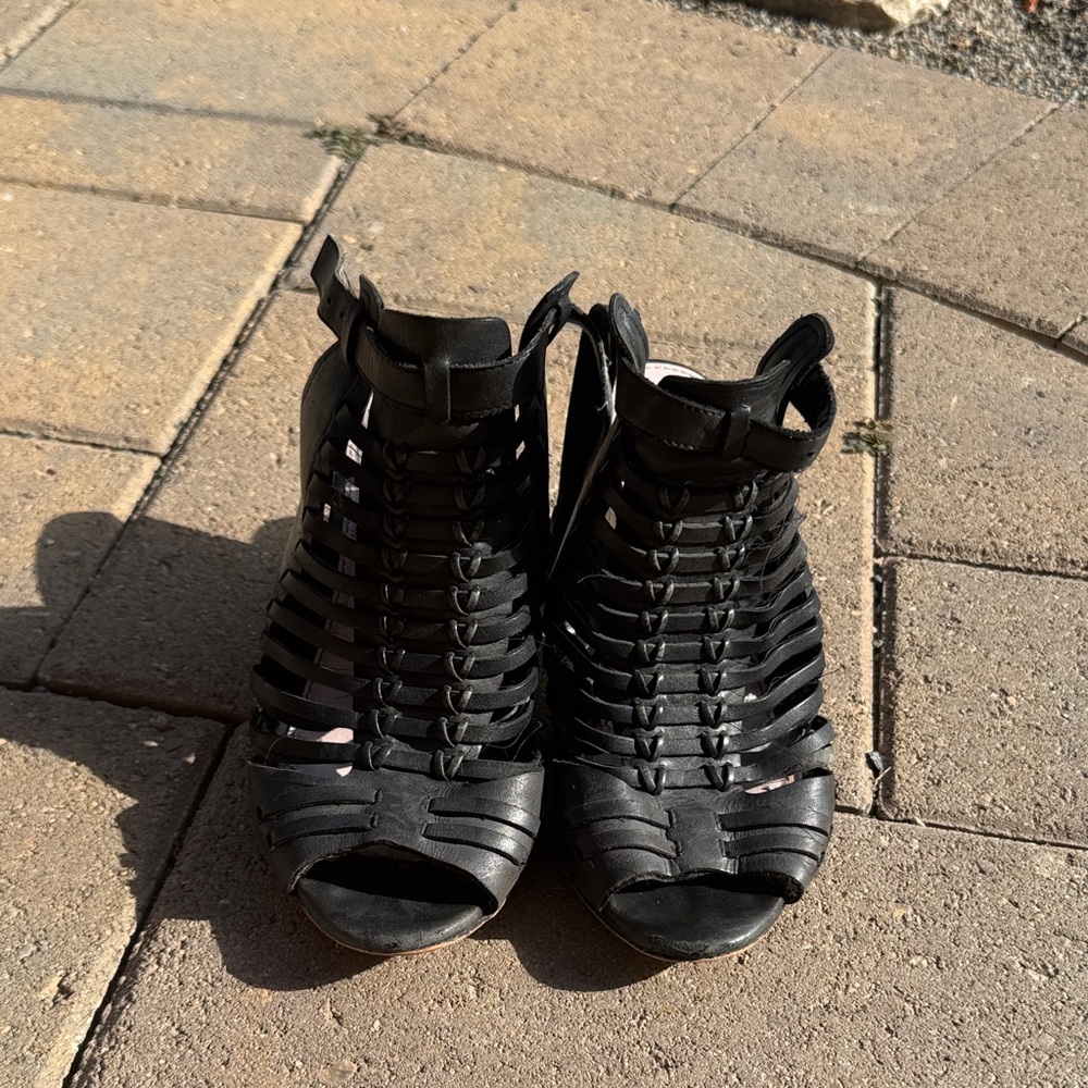Vince Camuto Black Gladiator Sandals
